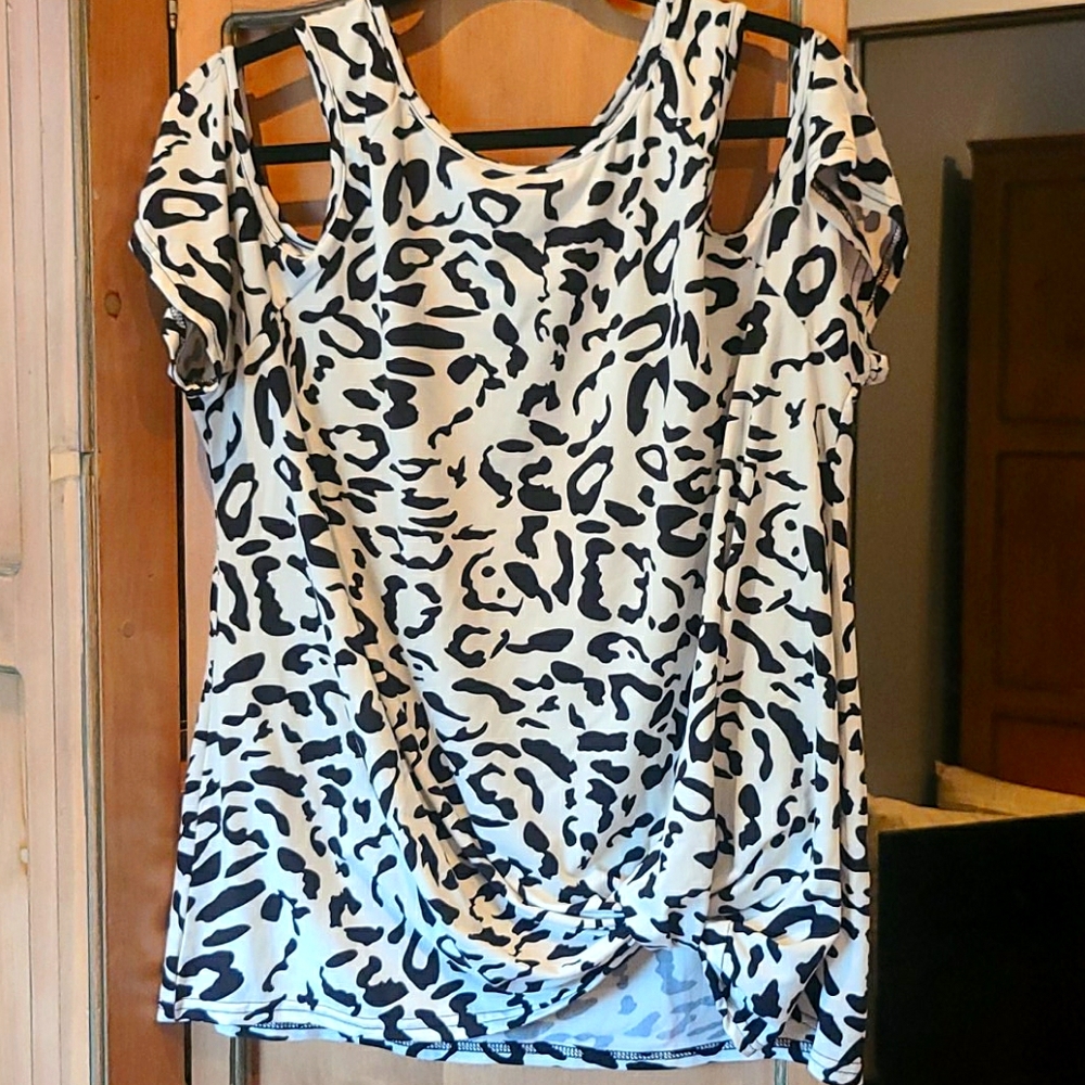 Leopard print top